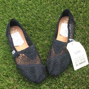 BRAND NEW Tom’s flats